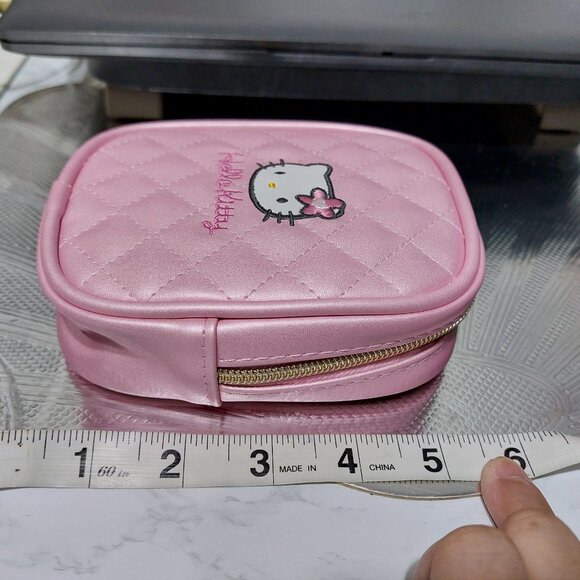 Super Cute Quilted Hello Kitty Bag Makeup Organizer Mini Wallet Mini Pouch - Picture 2 of 9